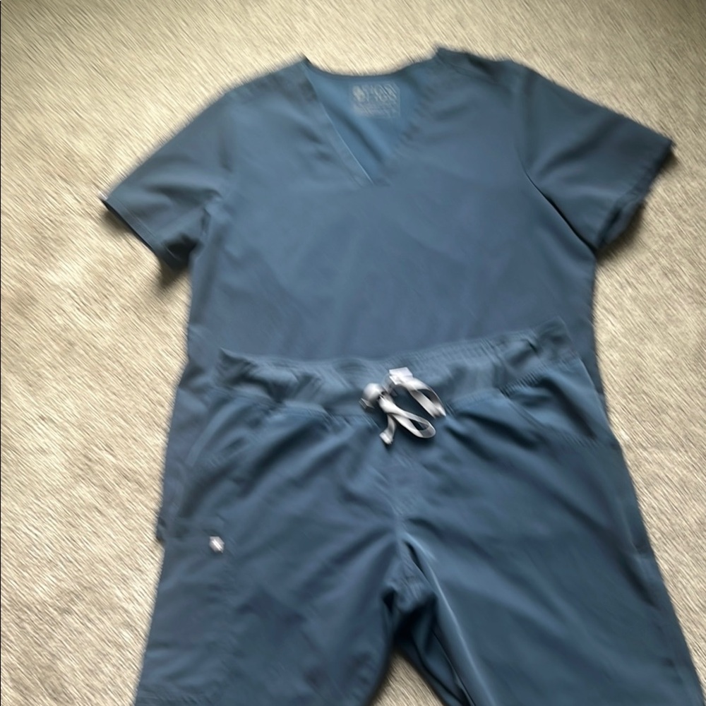 Figs Women's Slate Blue Scrub Set